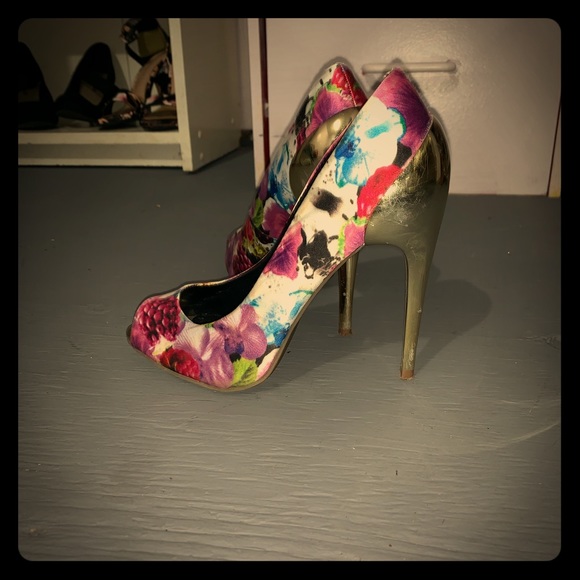 Heels - Picture 1 of 2